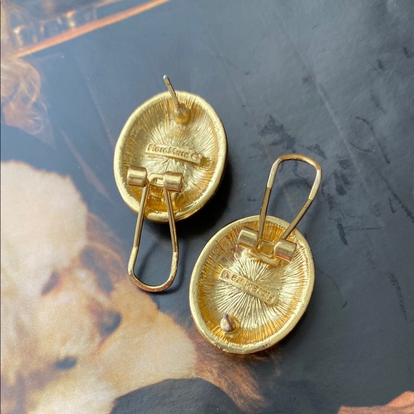 Host Pick - Flore mure signed gold tone clip on earrings - Picture 7 of 7